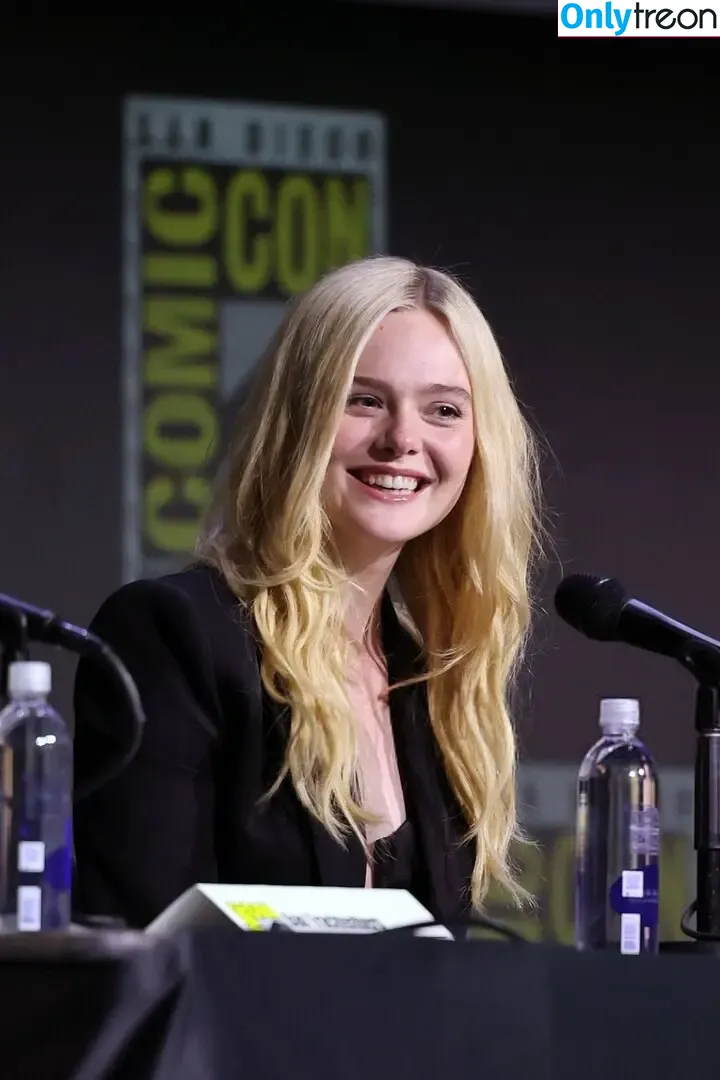 Elle Fanning nude photo #3012 (ellefanning)