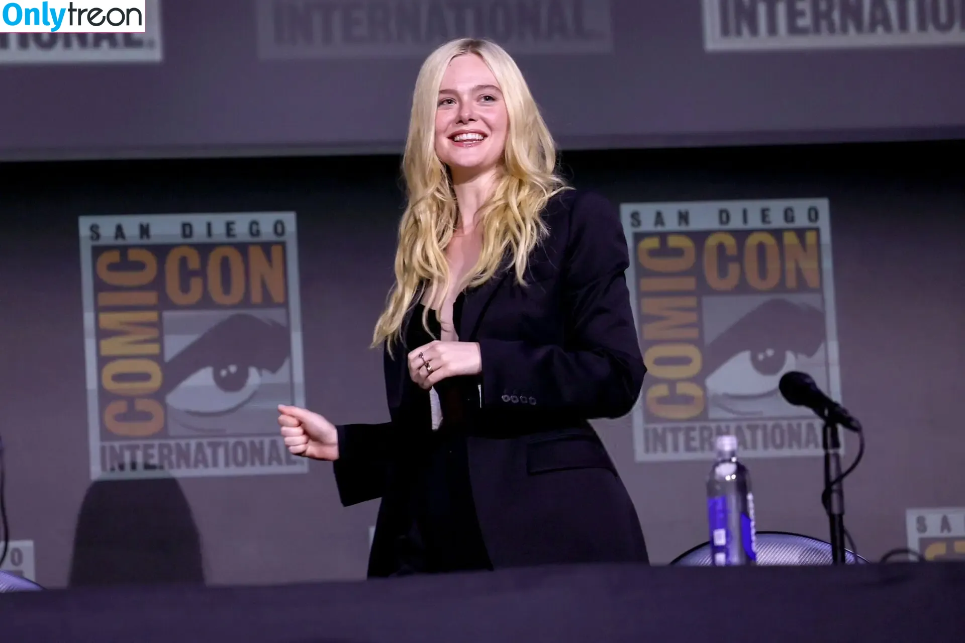 Elle Fanning nude photo #3013 (ellefanning)