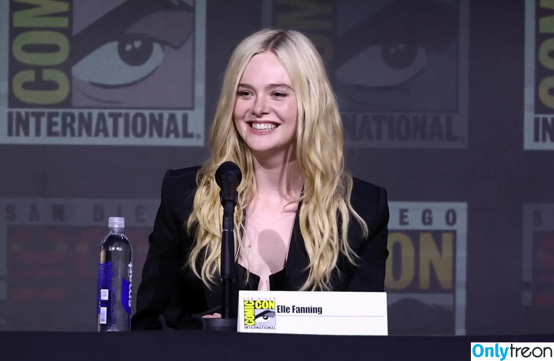 Elle Fanning nude photo #3031 (ellefanning)