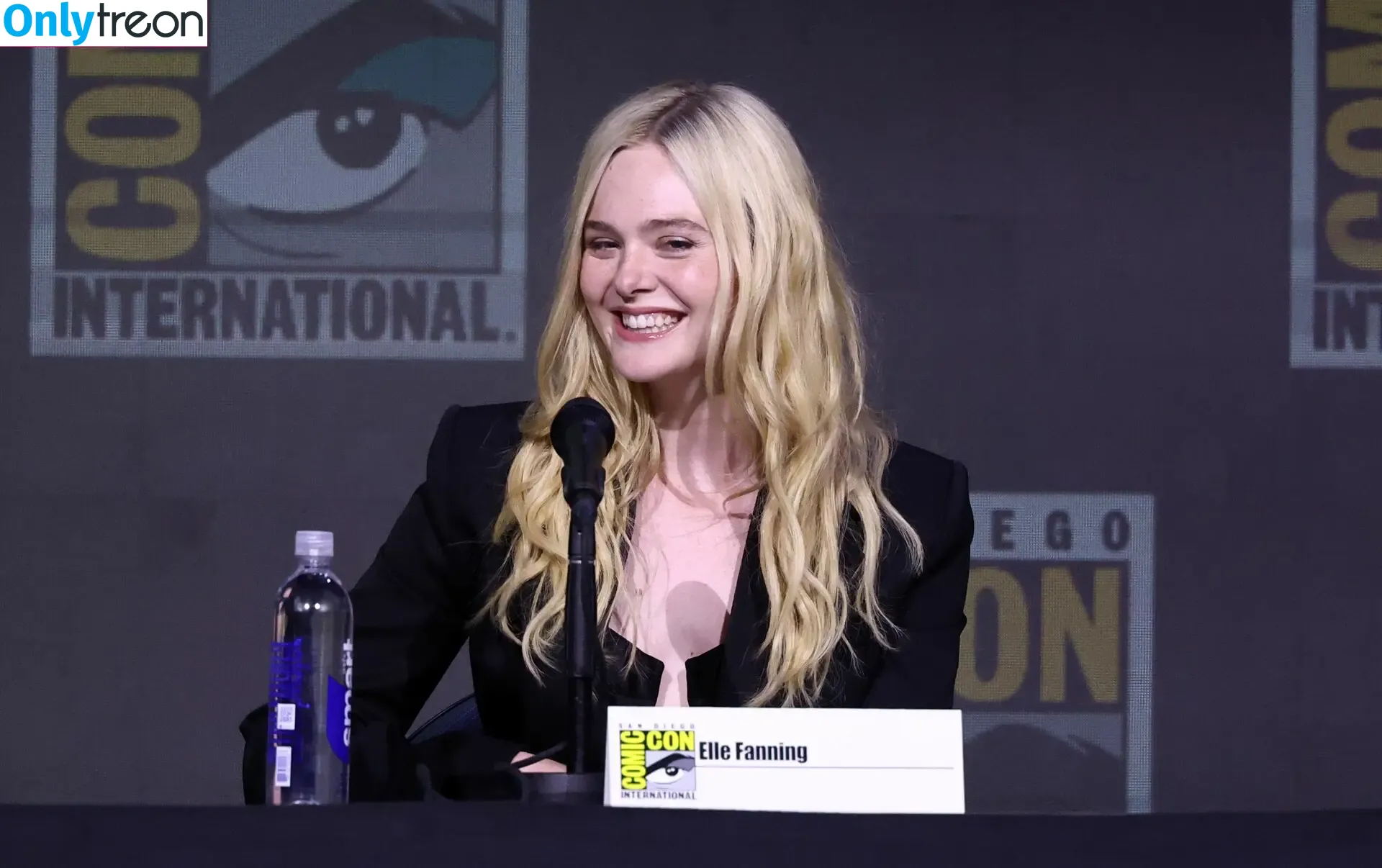 Elle Fanning nude photo #3032 (ellefanning)