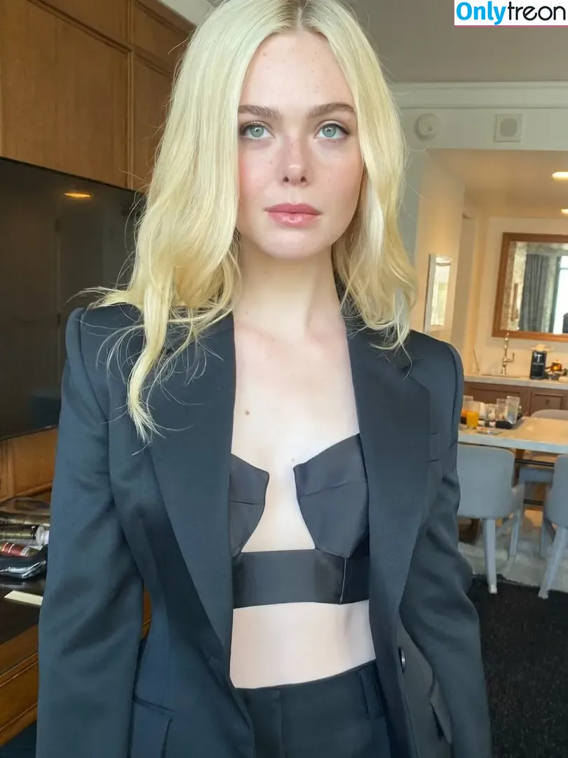 Elle Fanning nude photo #3060 (ellefanning)