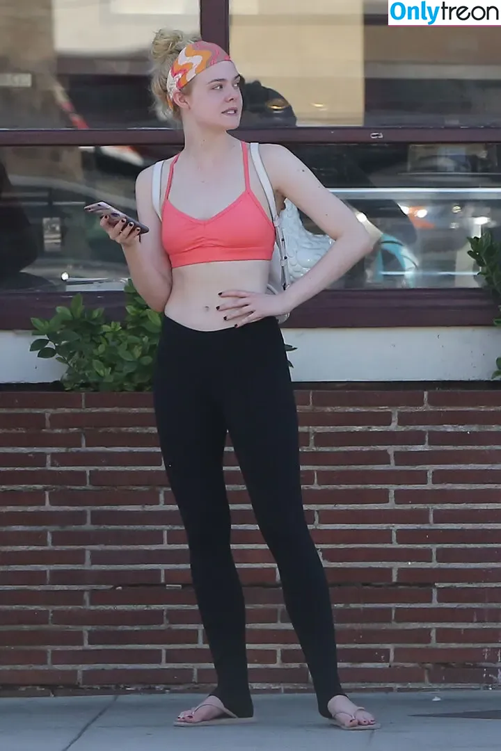 Elle Fanning nude photo #3093 (ellefanning)