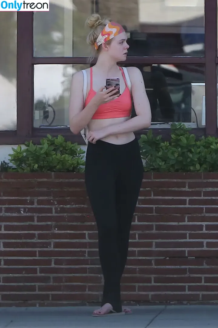 Elle Fanning nude photo #3106 (ellefanning)