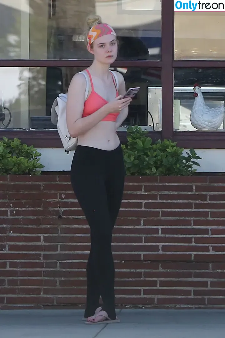 Elle Fanning nude photo #3108 (ellefanning)