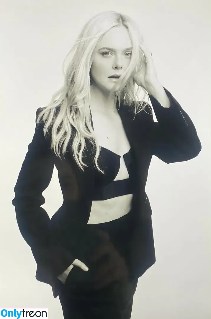 Elle Fanning nude photo #3124 (ellefanning)