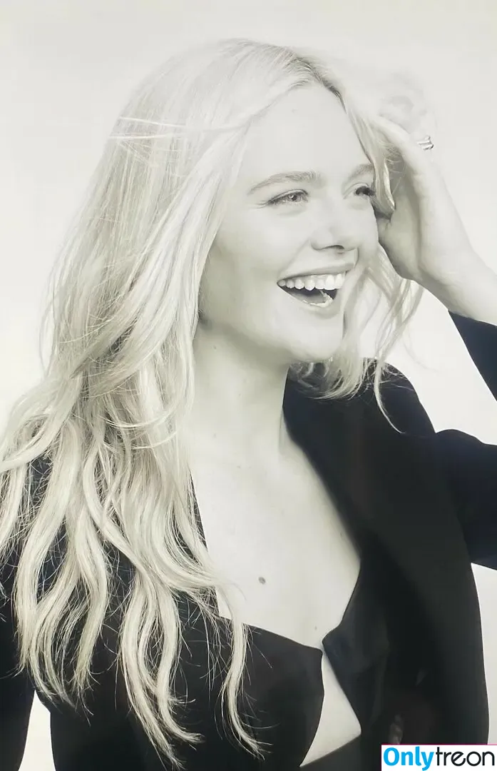 Elle Fanning nude photo #3125 (ellefanning)