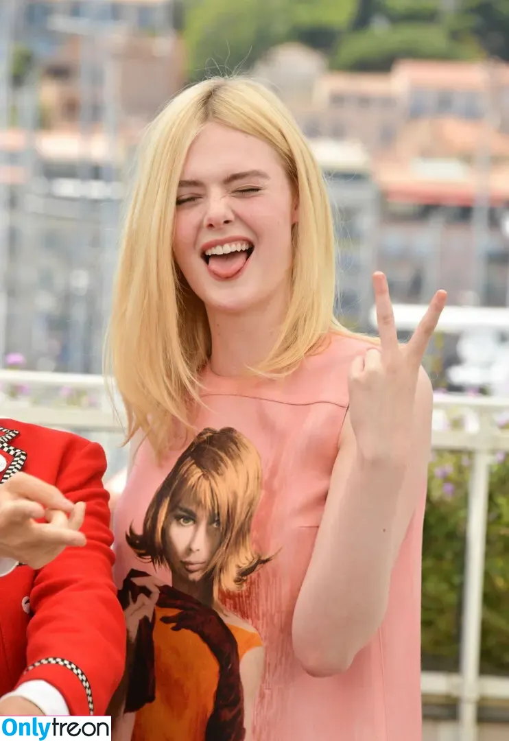 Elle Fanning nude photo #3148 (ellefanning)