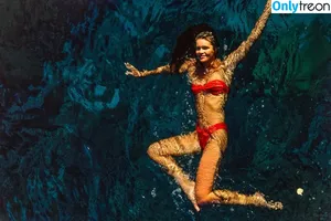 Elle Macpherson / ElleMacpherson nude photo #0338