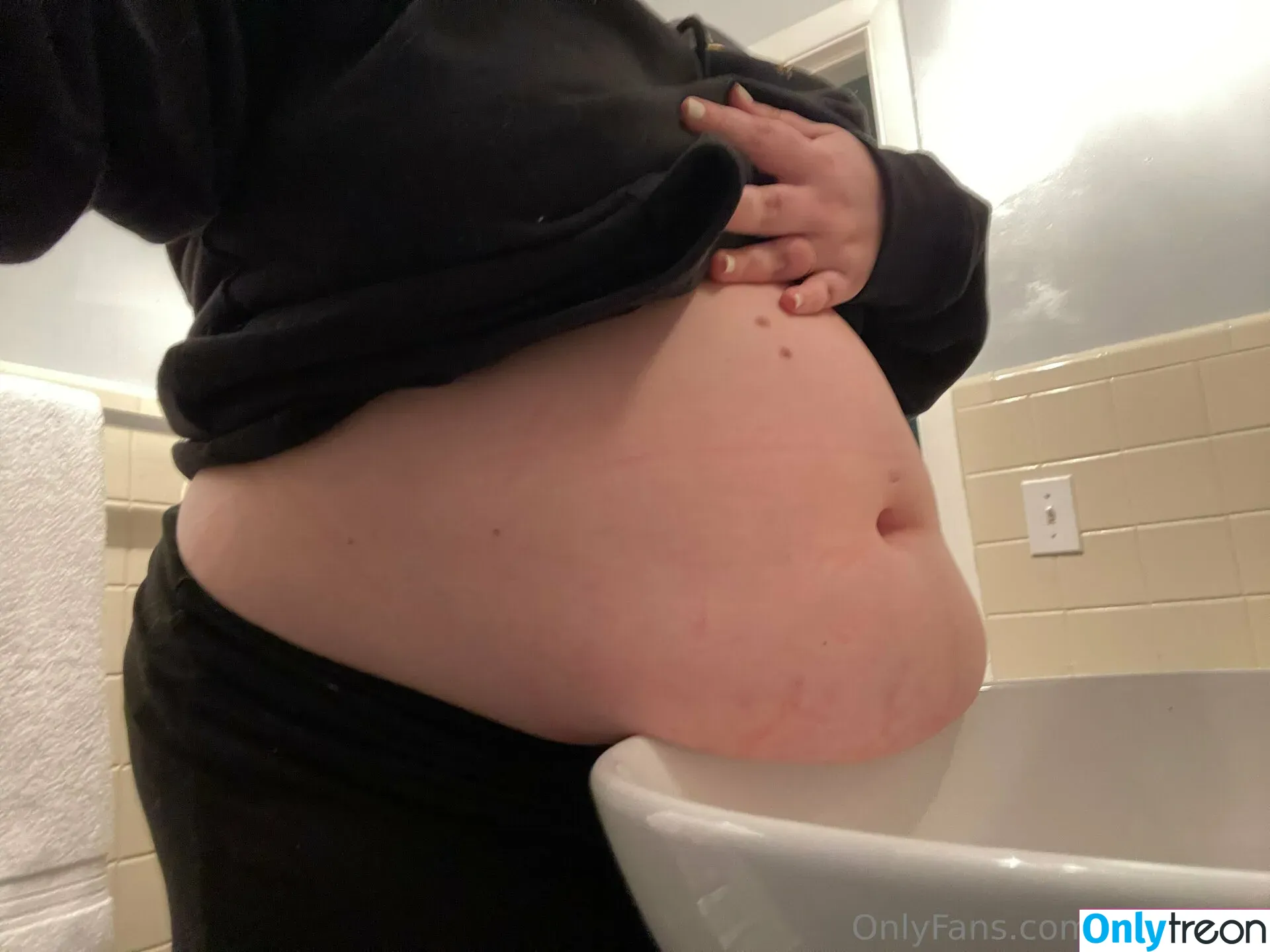 ellesbelly nude photo #0033 (ellesbelly)