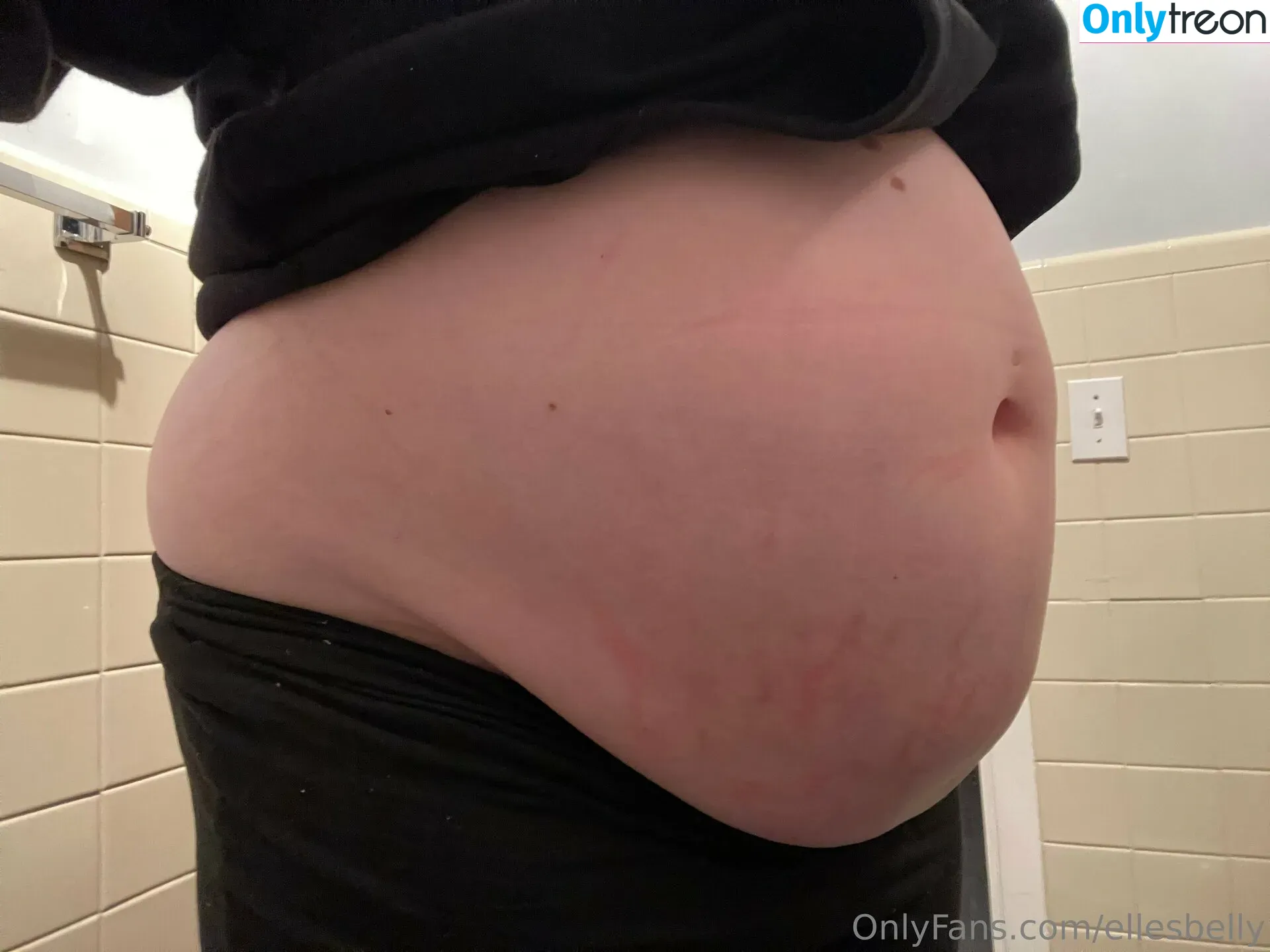 ellesbelly nude photo #0034 (ellesbelly)