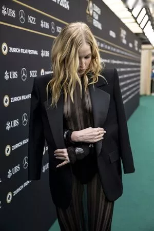 Ellie Bamber / elliebamber_ / honeybambs nude photo #0280