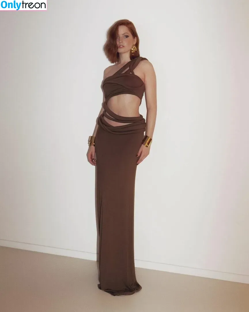 Ellie Bamber nude photo #0004 (elliebamber_ / honeybambs)