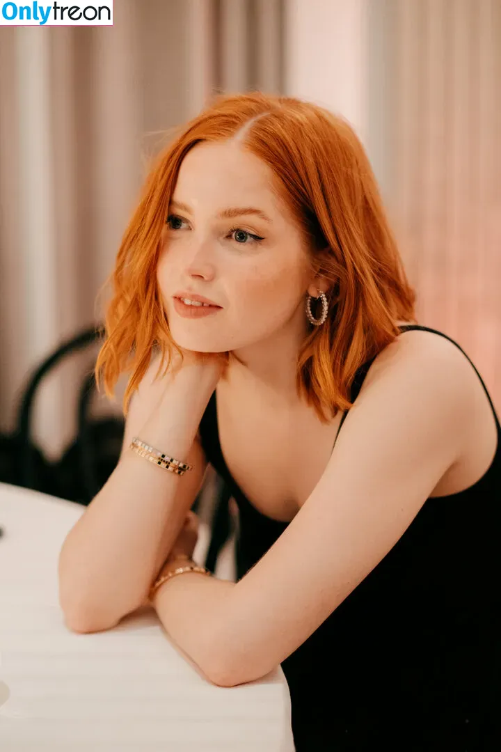Ellie Bamber nude photo #0063 (elliebamber_ / honeybambs)
