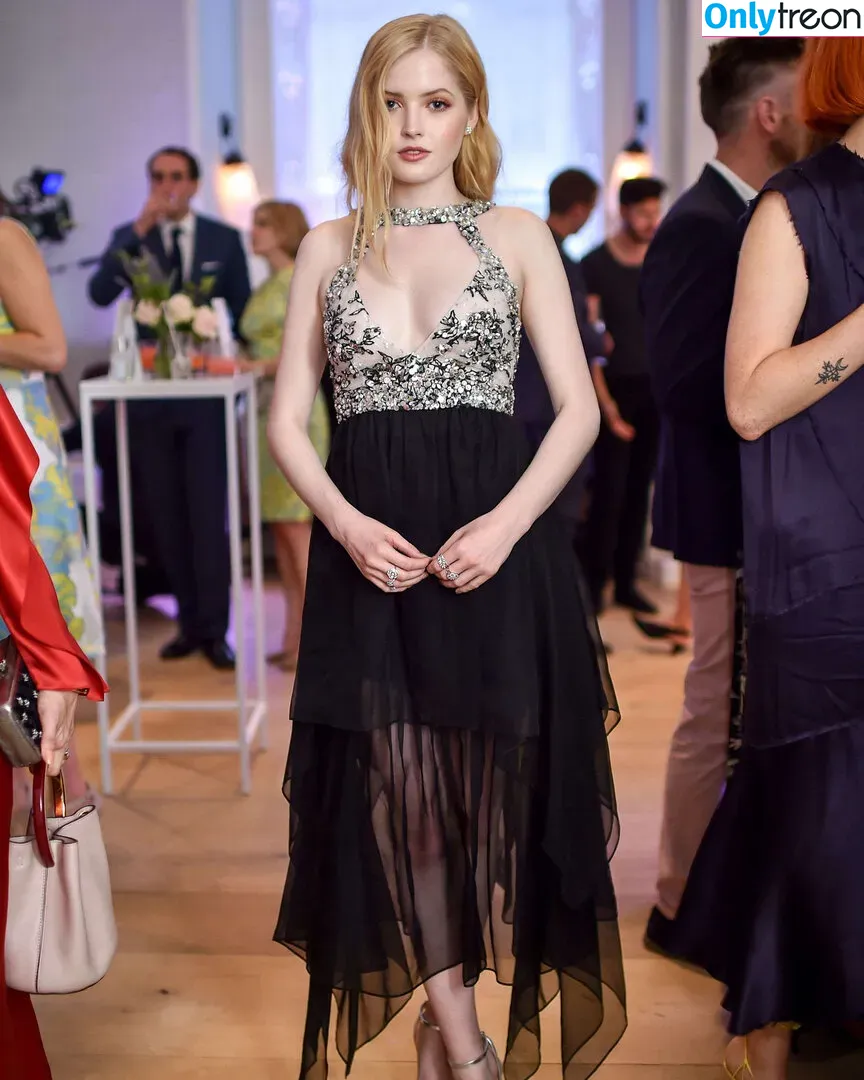 Ellie Bamber nude photo #0135 (elliebamber_ / honeybambs)