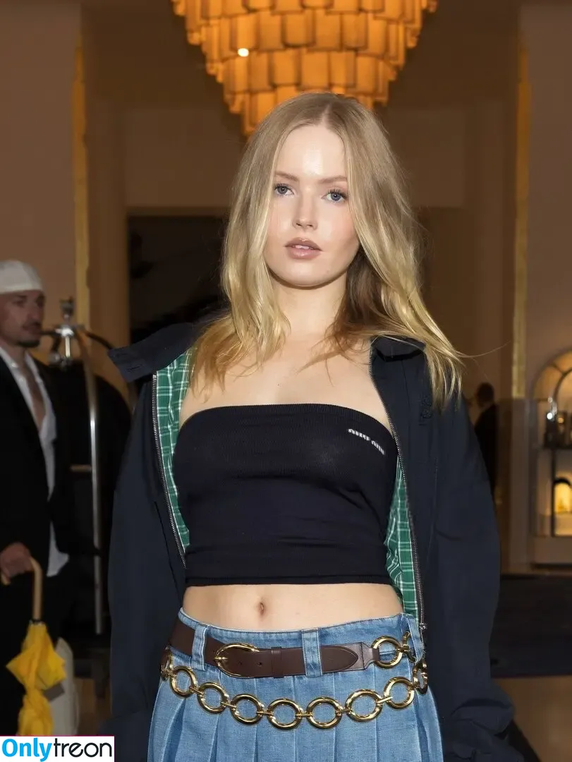 Ellie Bamber nude photo #0491 (elliebamber_ / honeybambs)