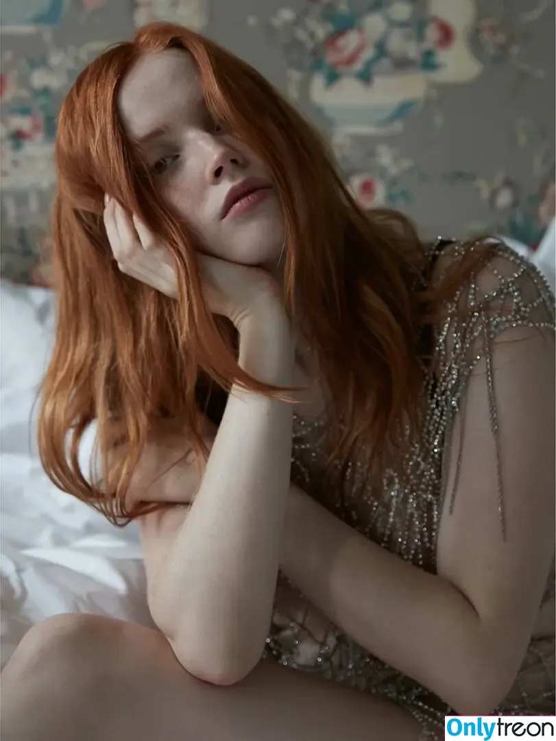 Ellie Bamber nude photo #0529 (elliebamber_ / honeybambs)