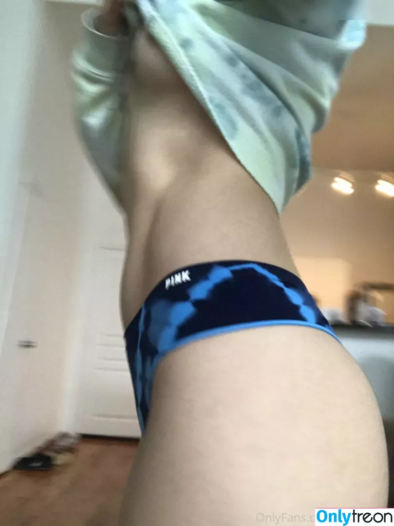 Ellie Eilish nude photo #0401 (ellie_theperv / ellieeilishx)