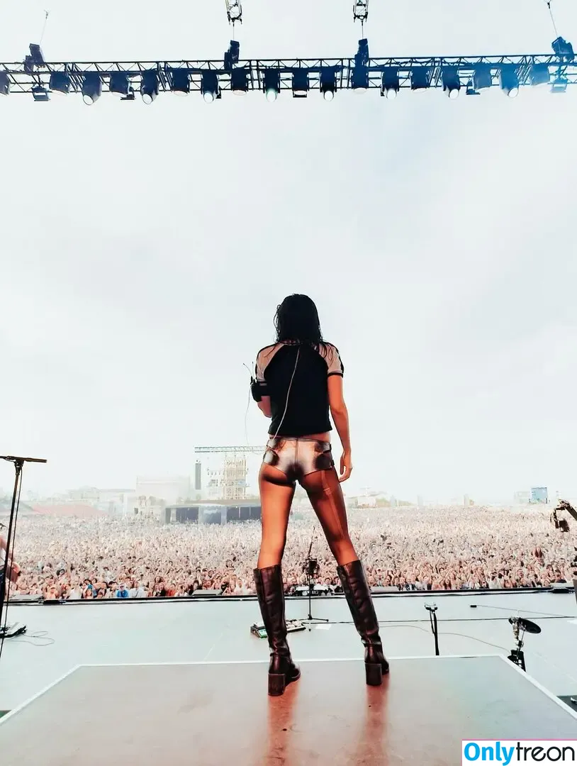 Ellie Rowsell nude photo #0057 (Wolf Alice / ellieciararowsell)