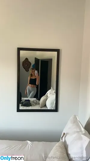 ellieanderson / ellieanderphd nude photo #0077