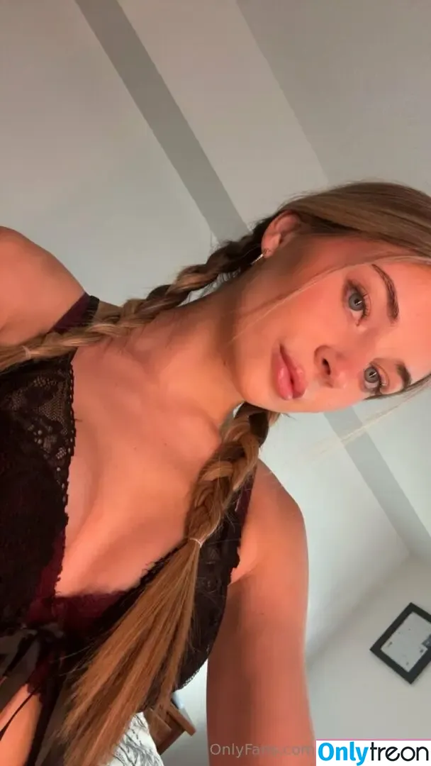 ellieanderson nude photo #0099 (ellieanderphd)