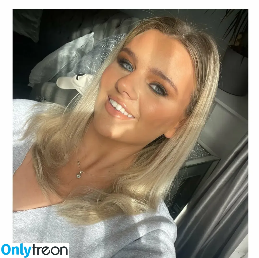 Ellis Lunt nude photo #0003 (ellisluntt)