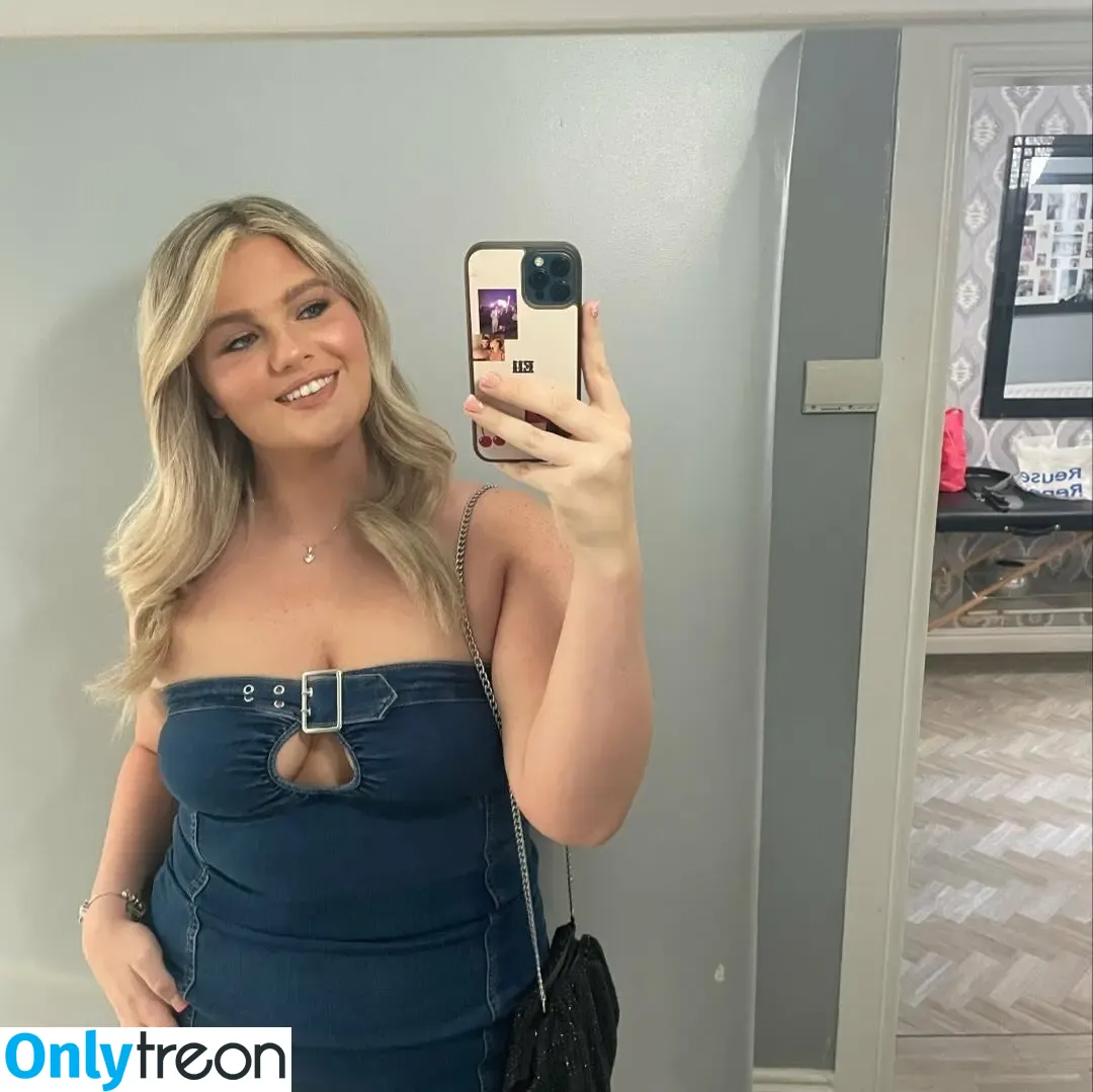 Ellis Lunt nude photo #0006 (ellisluntt)