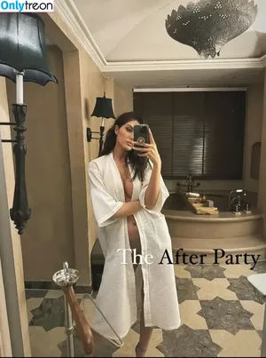 Elnaaz Norouzi / iamelnaaz nude photo #0004