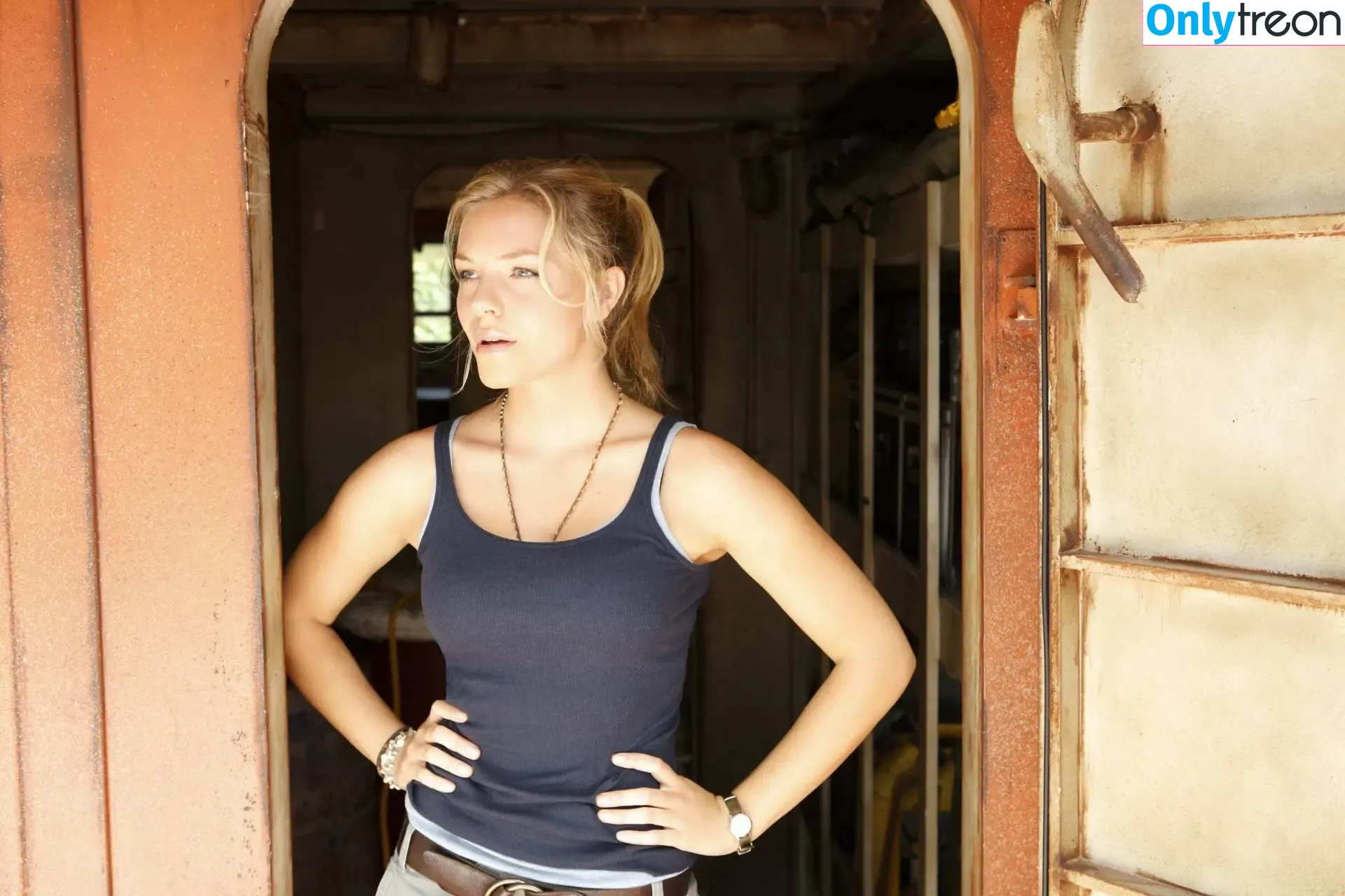 Eloise Mumford nude photo #0003 (eloisemumford)