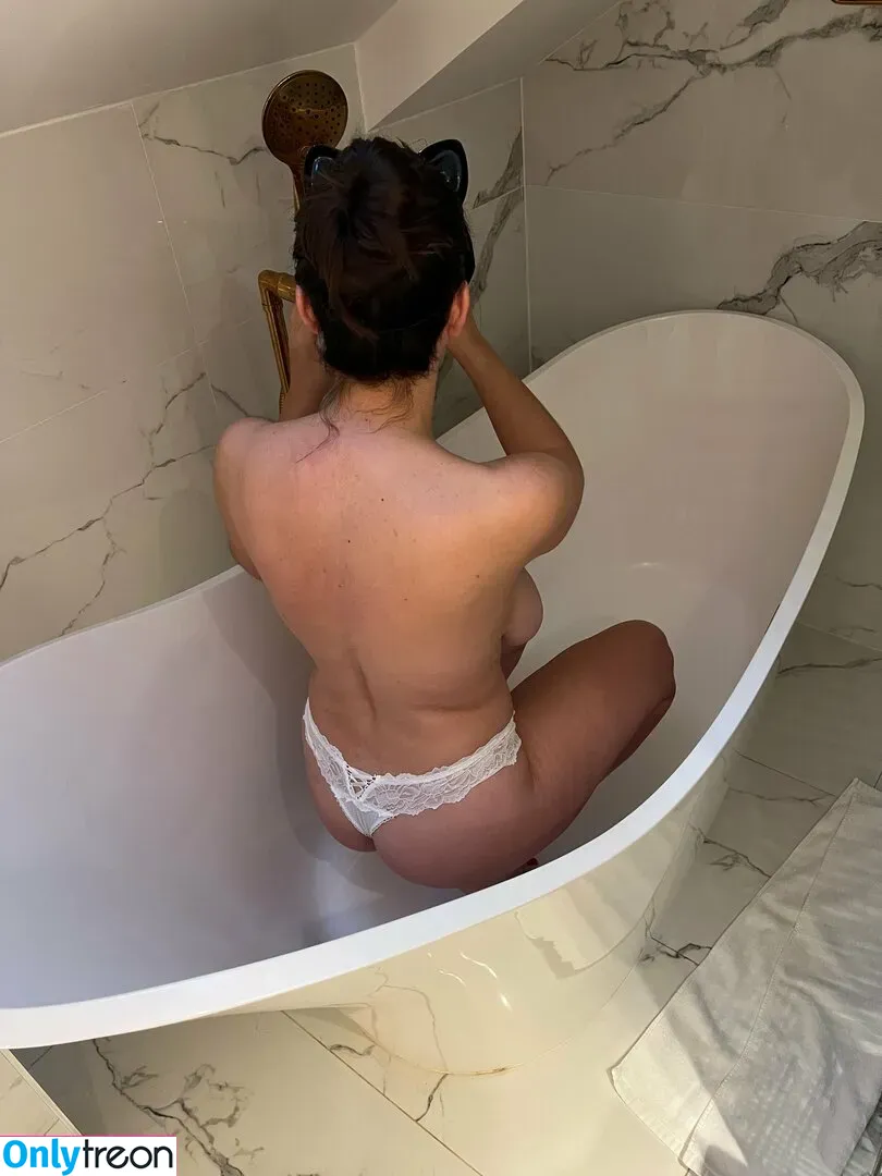 Elsaliux nude photo #0025 (Vip Elsa Wife / elsaliuv)