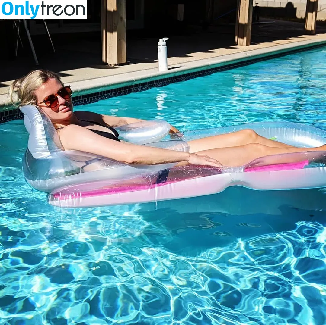 Elyse Willems nude photo #0005 (elysewillems)