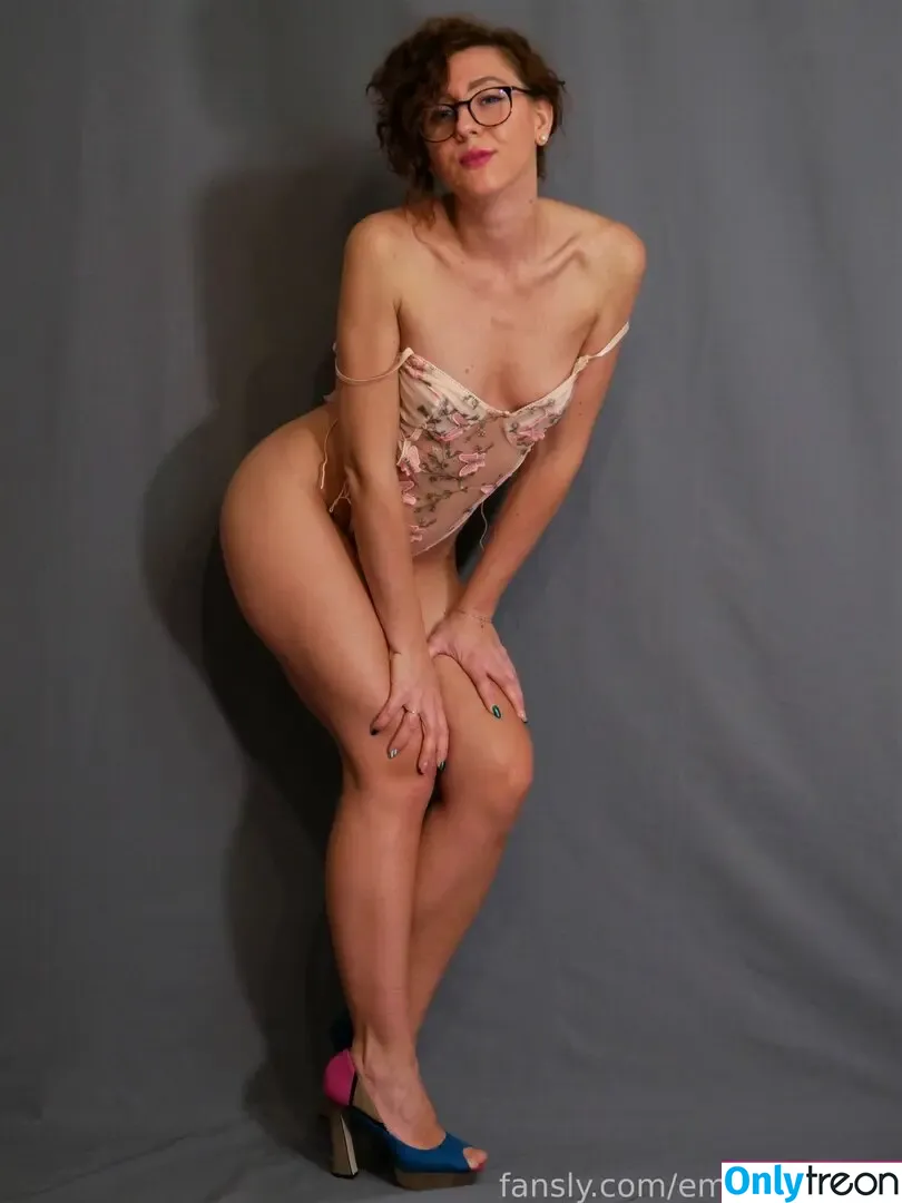 emaloveartist nude photo #0045 (emaloveartist)