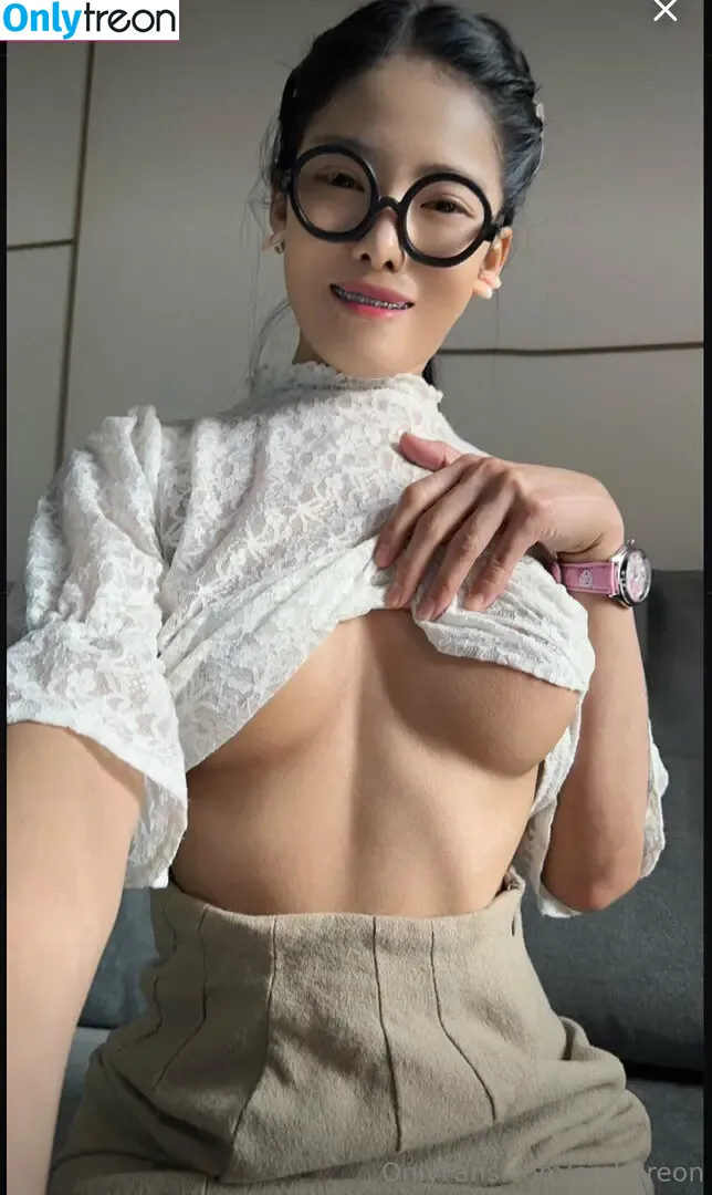 Embereon nude photo #0309 (Queen Burr / queenburr / umbreoncollection1)