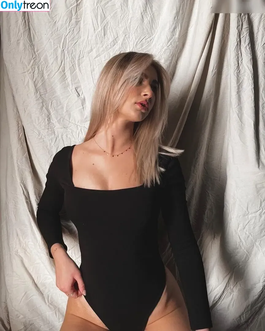 emelyhoermedinger nude photo #0018 (mischiidc)