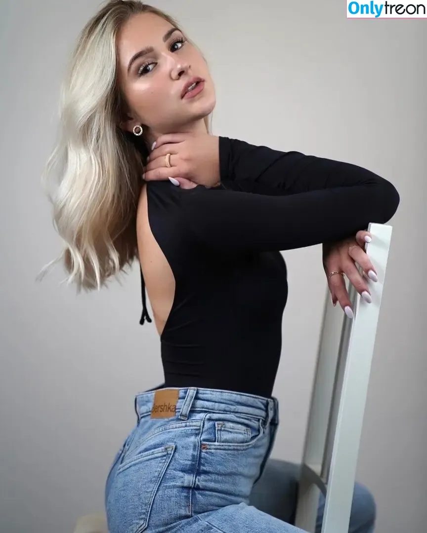 emelyhoermedinger nude photo #0029 (mischiidc)