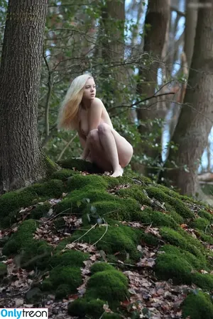 Emi Im Wunderland / Instagram / Model-Kartei / posts nude photo #0847