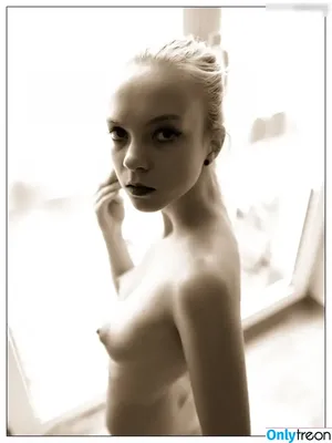 Emi Im Wunderland / Instagram / Model-Kartei / posts nude photo #0855