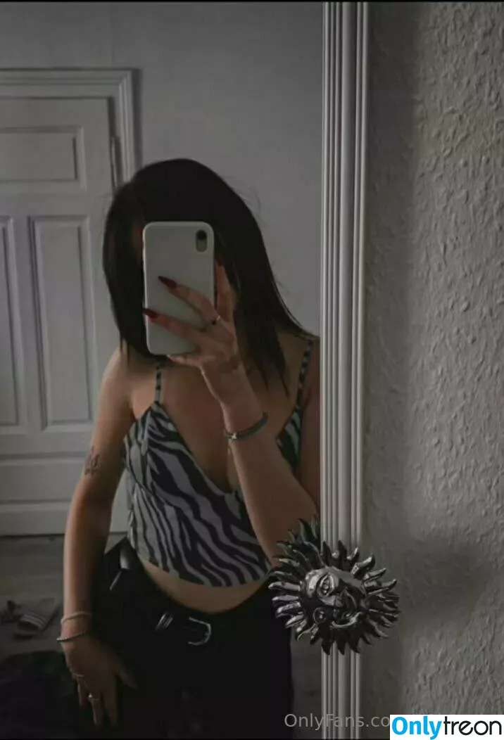 emilage nude photo #0009 (maximummileage)