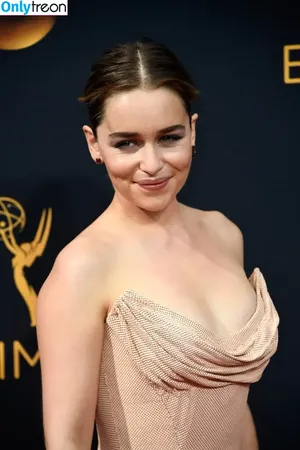 Emilia Clarke / clarkeyxo / emilia_clarke / emiliaclarke nude photo #0025