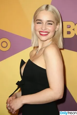 Emilia Clarke / clarkeyxo / emilia_clarke / emiliaclarke nude photo #0029