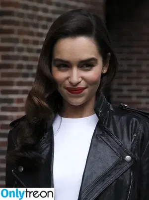 Emilia Clarke / clarkeyxo / emilia_clarke / emiliaclarke nude photo #0079