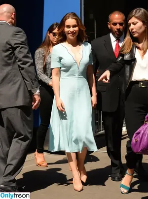 Emilia Clarke / clarkeyxo / emilia_clarke / emiliaclarke nude photo #0152