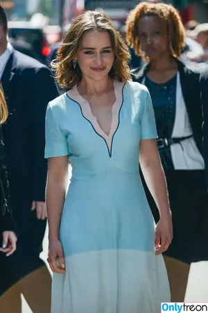 Emilia Clarke / clarkeyxo / emilia_clarke / emiliaclarke nude photo #0175