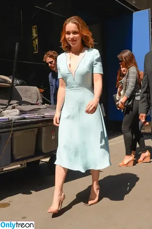 Emilia Clarke / clarkeyxo / emilia_clarke / emiliaclarke nude photo #0194