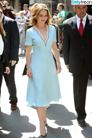 Emilia Clarke / clarkeyxo / emilia_clarke / emiliaclarke nude photo #0222