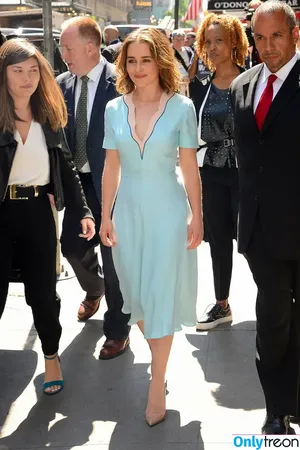 Emilia Clarke / clarkeyxo / emilia_clarke / emiliaclarke nude photo #0231