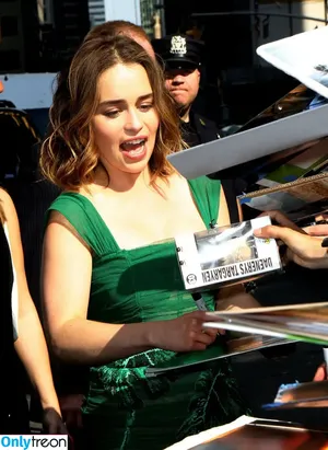 Emilia Clarke / clarkeyxo / emilia_clarke / emiliaclarke nude photo #0298