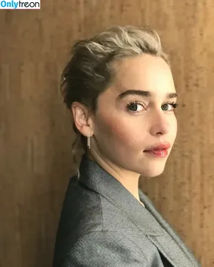 Emilia Clarke / clarkeyxo / emilia_clarke / emiliaclarke nude photo #0356