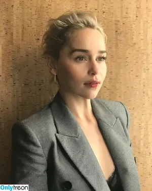 Emilia Clarke / clarkeyxo / emilia_clarke / emiliaclarke nude photo #0357