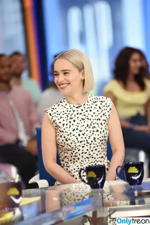 Emilia Clarke / clarkeyxo / emilia_clarke / emiliaclarke nude photo #0360