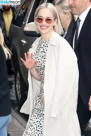 Emilia Clarke / clarkeyxo / emilia_clarke / emiliaclarke nude photo #0369